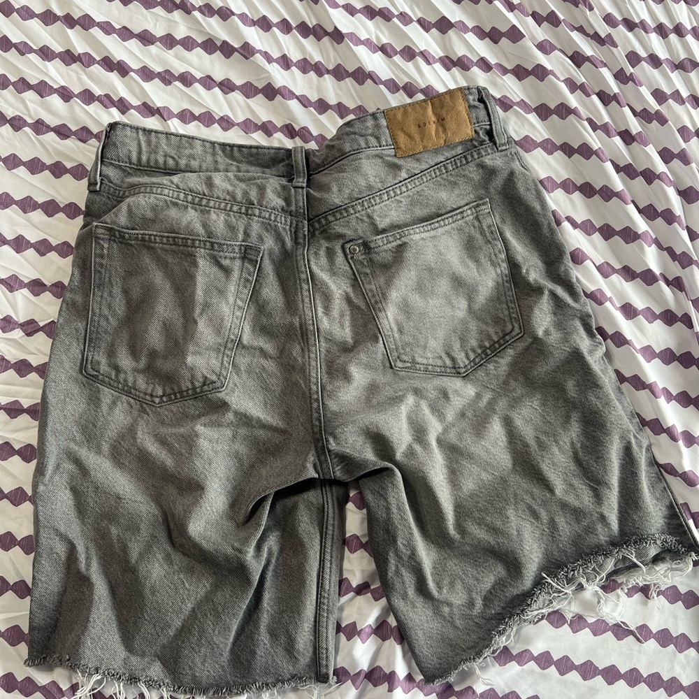 Casual Gray Denim Shorts for Women - Picture 4 of 5